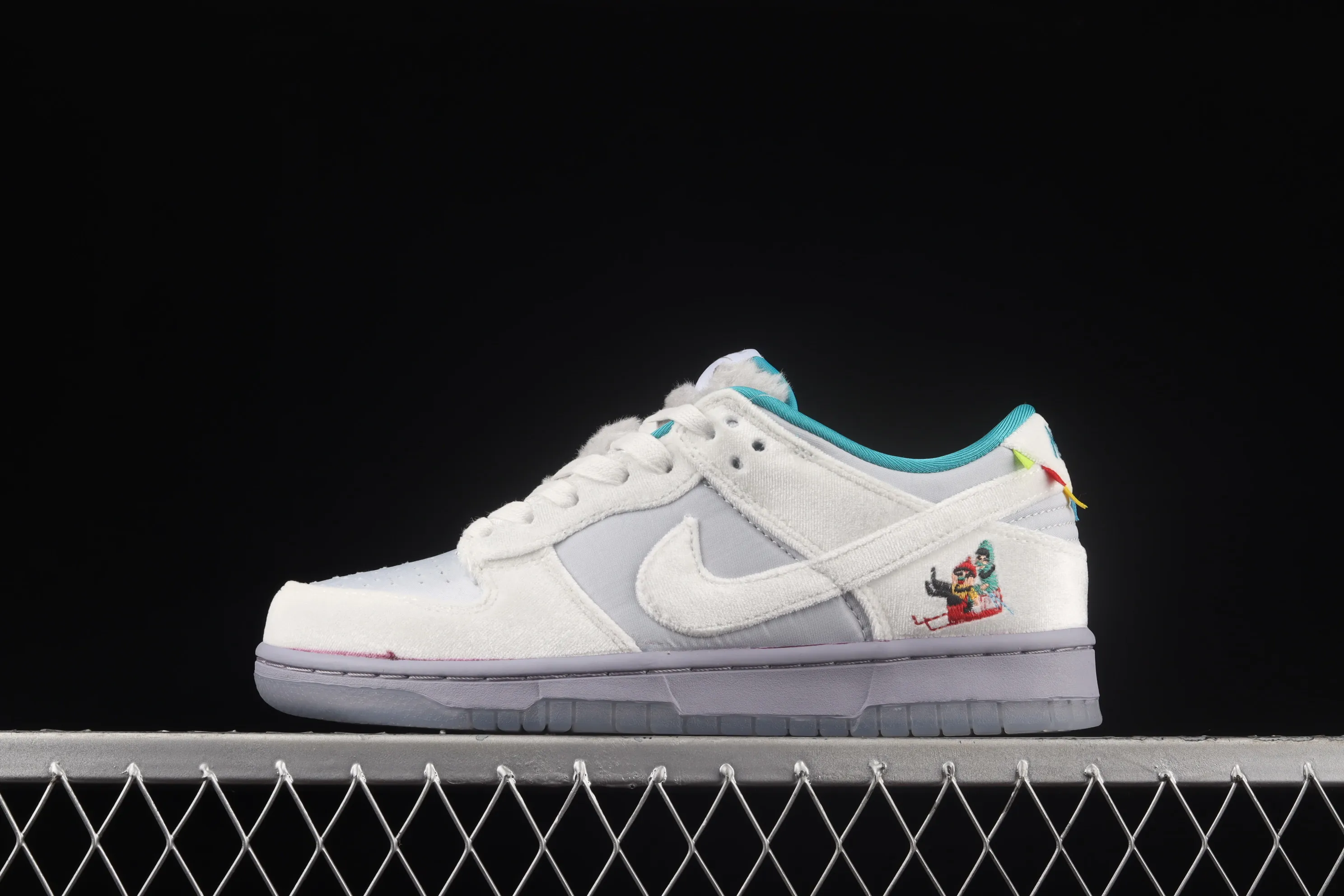 All categories Nk SB Dunk series Nk SB Dunk Low low-top sneakers Nk Dunk Low ICE ice and snow color SB smashed backboard fashion casual sneakers DO2326-001